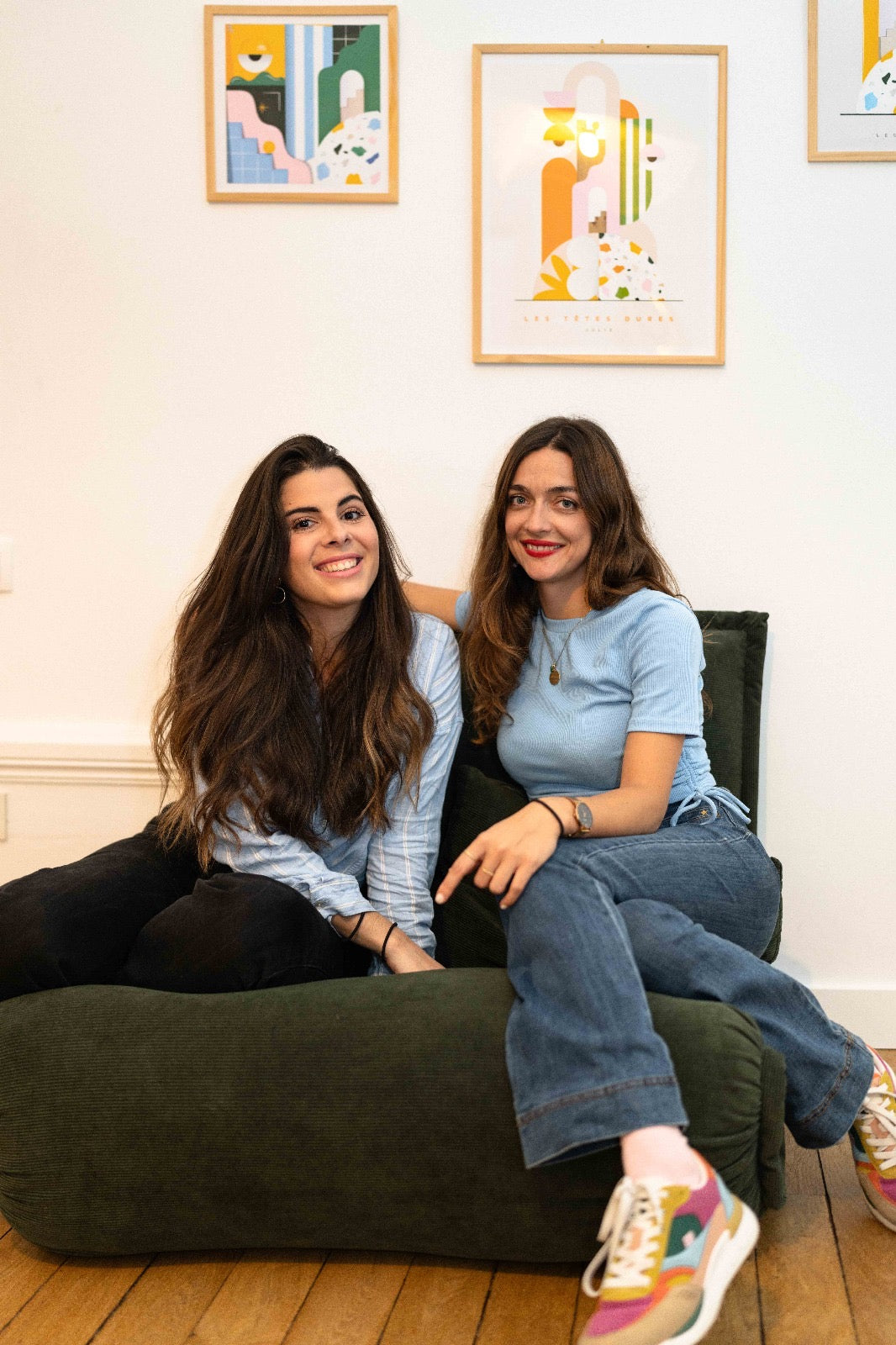 Photo de Marguerite Balas et Anais Scira, fondatrice de la marque de loisirs créatifs française Lundi en Huit.